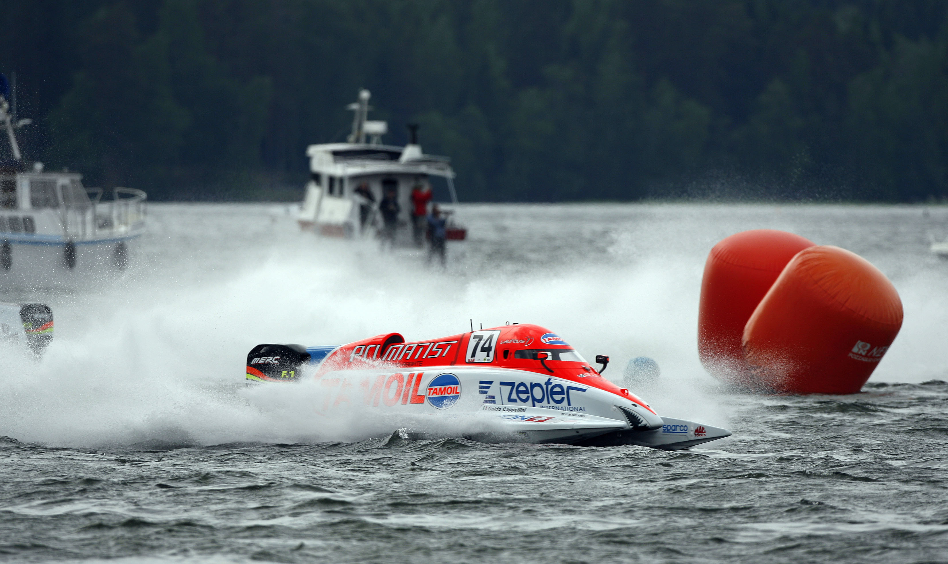 080608-GP OF FINLAND-Guido Cappellini of Italy of the Tamoil team in action the UIM F1 powerboat at the Grand Prix of Finland on Lake Lahti, June 8, 2008. Picture by Paul Lakatos/Idea Marketing.